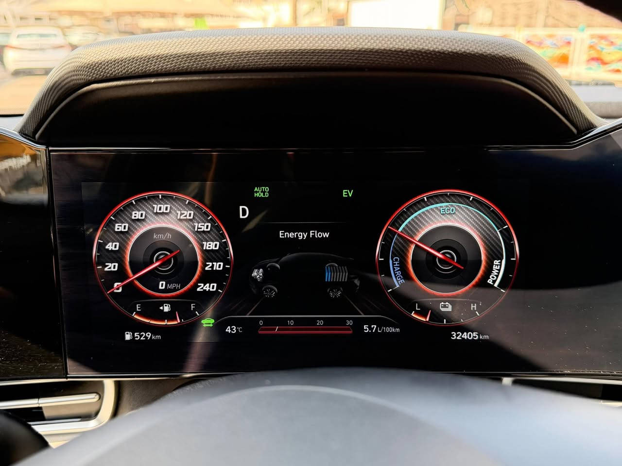النتـرا هايبـرد لمتـــد 2023
✅ الموديل: Hyundai Elantra Limited Hybrid 2023

✅ القوة الإجمالية: 139 حصان

✅ ناقل الحركة: أوتوماتيك DCT من 6 سرعات

✅ نظام الدفع: أمامي (FWD)

✅ استهلاك وقود اقتصادي جداً يصل إلى حوالي 50 ميل/غالون (ما يعادل أكثر من 21 كم/لتر) حسب ظروف القيادة. (Kbb.com)

🔹 مواصفات Limited الأعلى تجهيزاً:

• شاشة عدادات رقمية 10.25 إنش

• شاشة معلومات وترفيه 10.25 إنش مع الملاحة
• Apple CarPlay و Android Auto

• نظام صوتي BOSE فاخر
• شاحن لاسلكي للهاتف

• مقاعد جلد فاخرة

• المقاعد الأمامية تدفئـة وتبريد

• مقعد السائق كهربائي مع حفظ الذاكرة

• فتحة سقف (Sunroof)

• تشغيل بصمة ودخول ذكي

• إضاءة داخلية Ambient Lighting

• كاميرا خلفية وحساسات اصطفاف

• تحكمات سـتيرن  جهتيـن

• نظام المحافظة على المسار

• نظام مراقبة النقطة العمياء

• نظام التحذير من الاصطدام الأمامي والكبح التلقائي

• حساسات وأحدث أنظمة السلامة من هيونداي. (Kbb.com)

📏 المواصفات الفنية:

• سعة خزان الوقود: 11 غالون. 
• جنوط ألمنيوم 17 إنش. 

• 5 مقاعد رحبة ومريحة. 

• تصميم رياضي عصري مع خطوط مميزة.

• ماشية 32 ألف كم يعني جديدة
السيارة فقط الدعامية الخلفية وشي بسيط باب السائق كما موضح بالصور بدون ايرباك بجم كبس  نگدر نكول كلين تايتل

• للجادين فقط:ـ الأتصال***********
بغـداد/الكرخ
