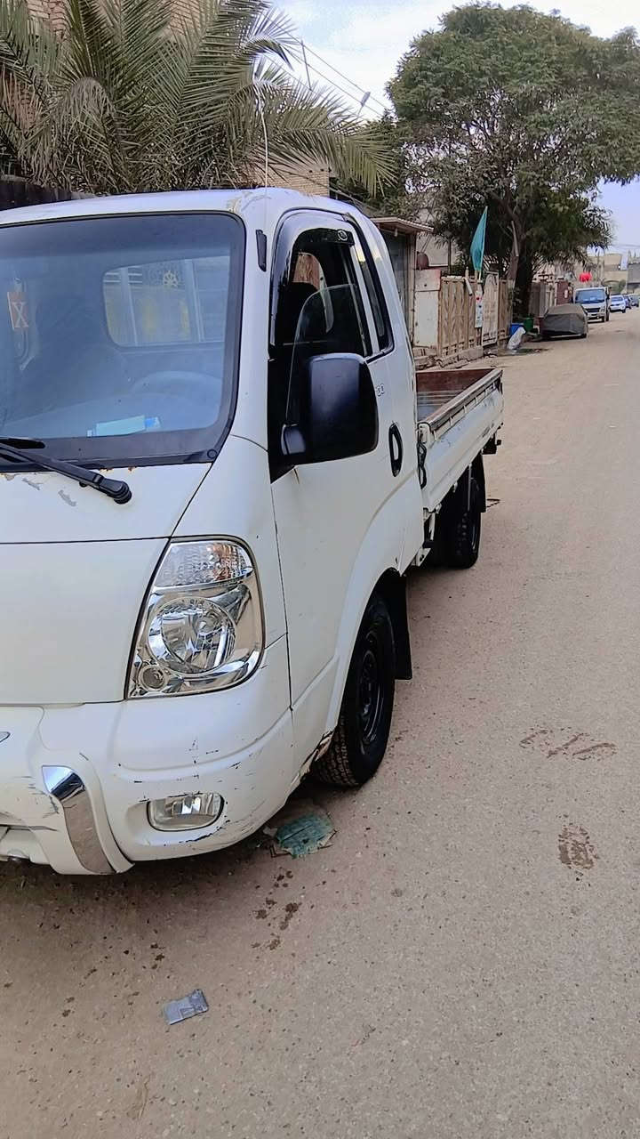 كيا مفتوح 2700 مديل 2012 ابلاديه رقم بغداد مكفوله من الضربه ول صبغ و شاصي  بيهه طخه خفيفه بل ربع صفحت السكن ما مصلهه عله حطتهه
السعر 100$ او بيهه مجال شي بصيط 
مبايل ***********     مكان بغداد العبيدي شارع 20
