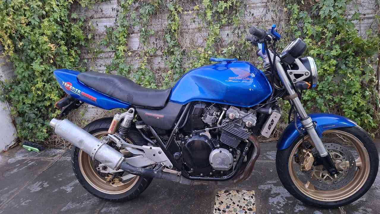 سلام عليكم/سيبي فور 400 هايبر 16والف مكفوله مكينه وكير تايرات جدد ستيرن رياضي صالنصه كاتم بلاد اوراق كامله بيع اومراوس بدراجه اصغر السعر 12وبيه مجال مستعجل عل بيعته مكاني بغداد والشراي يتصل ***********
