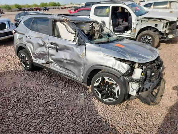 ( إلى زبائننا الكرام ) 
للبيع فقط 💵
كيا سليتوس
موديل 2024
فول مواصفات 
فتحه بصمه 
فئة ( SX ) 
مكينه كير شواصي لغود كفاله
السعر  ( 55 ) ورقه 

للتواصل متوفر فقط ( اتصال + واتساب)
***********

ملاحظة / كل مايخص عالم السيارات الوارد الأمريكي والكندي تجدونه داخل على الصفحة وعمل متابعة ليصلك كل ماهو جديدنا هذه الرابط 👇👇👇👇

https://www.facebook.com/share/1D6EzpfWub/?mibextid=wwXIfr
