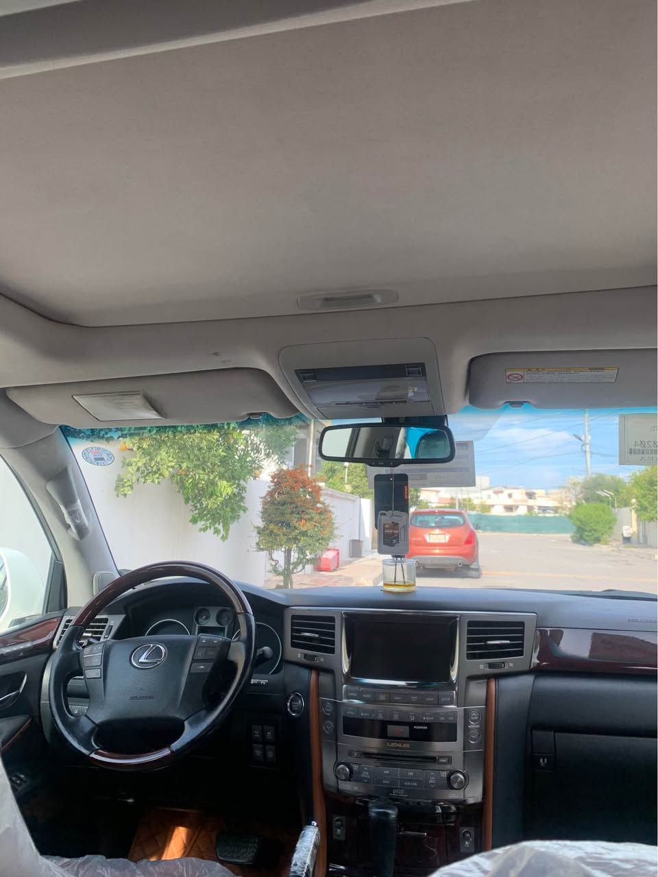 لیگزز٢٠١١ قەپات مواسفاتی ناو قیسی رەقەموو سەنەوی نوی  چاملخی سەکنی پیشەوە بۆیاغە جەمپی پیشەوەی هەیە چاملخی دواوە تۆزي تەحدیلی هەیە لەگەل بستیک بۆیاخ  مەکینەی کراوەتەوە بەلام بەشەرتی هەموو شت ئەیدەم کارەباییاتی گشت گیانی بەشەرت ***********
نرخ.٣٢٠ مجال أربيل, العراق
