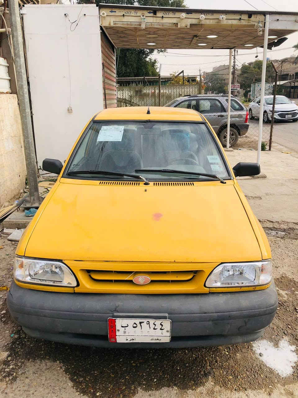 السلام عليكم
سايبه 12 
مكينه وكير كفاله شواصي معمره 
كلج جديد داخل جديد تخم تاير السياره بيهه جاملغ امامي فقط باقي السياره كفاله من الصبغ والتبديل 
تحويل مباشر السياره كل نقص مابيهه جاهزه ونضيفه كلش 
مكان بلديات *********** 
السعر 30 وبيهه مجال قليل
