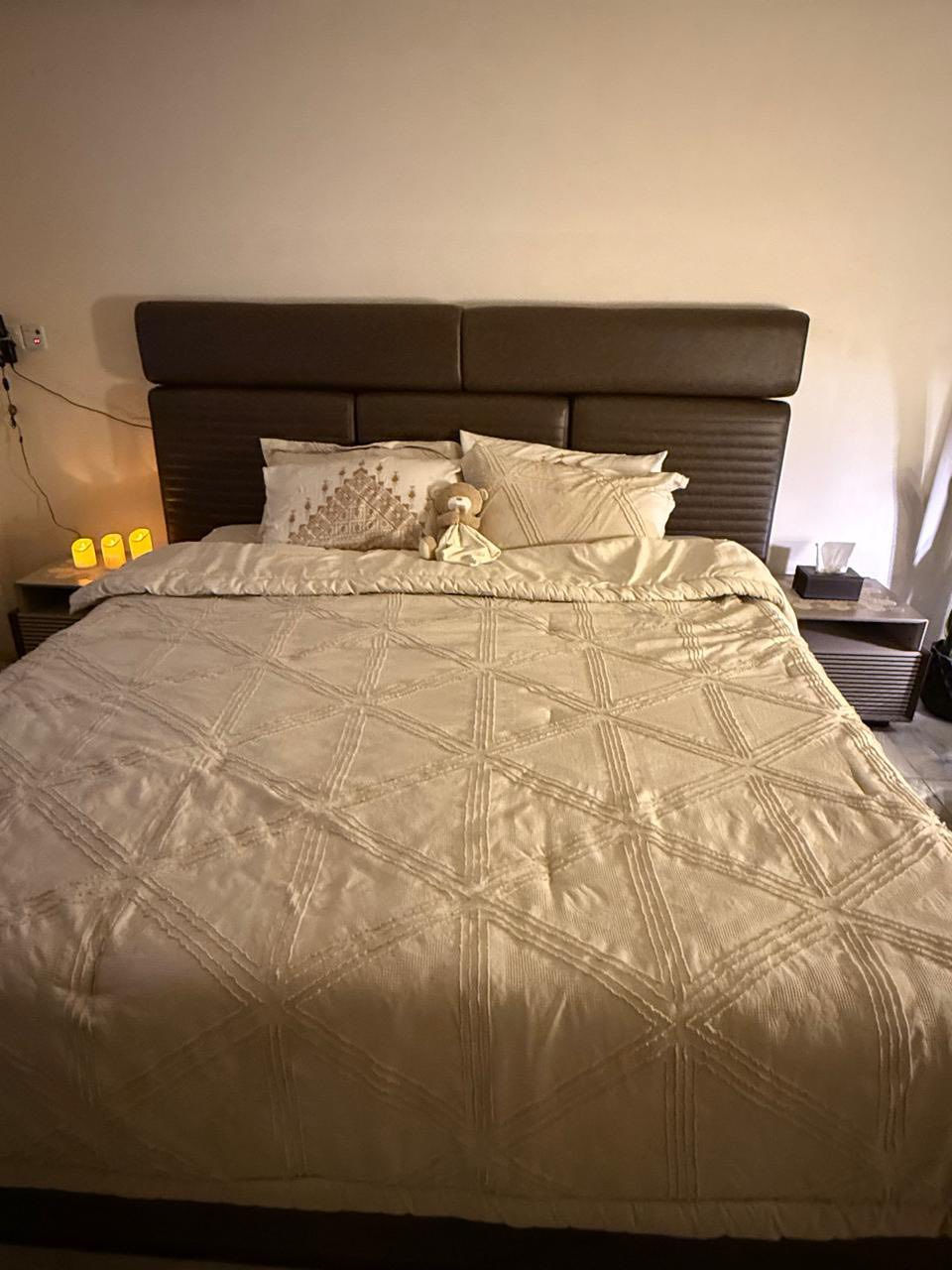 غرفة نوم جديدة كما موضح بالصور اخذتها ب٣ ملايين أبيعها بمليون و٧٥٠


**إذا كنت صاحب هذا الإعلان وتريد حذفه لأي سبب، رجاءا أرسل رسالة إلى الدعم الفني**