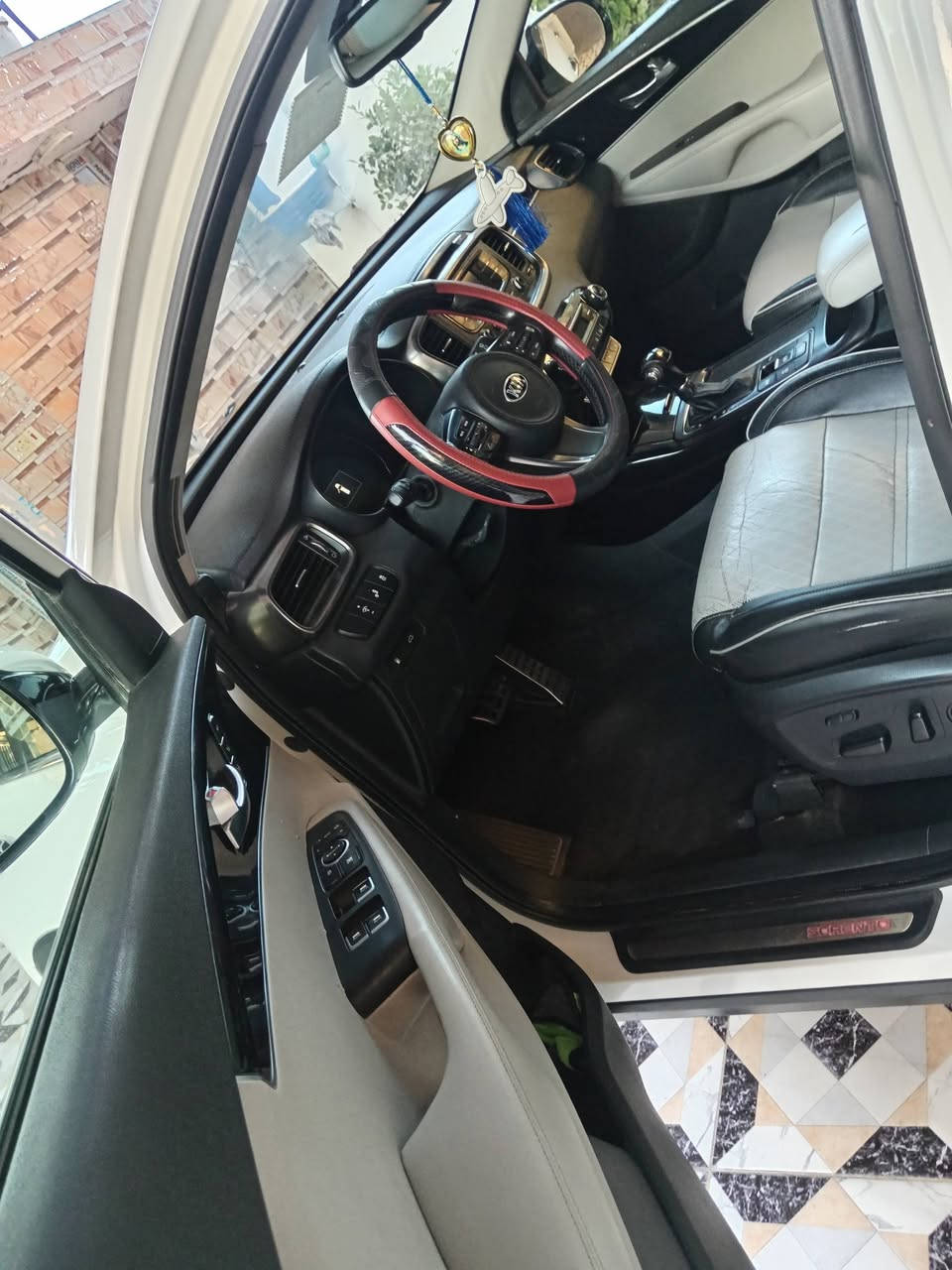 لام عليكم سورنتو للبيع2015 اكويتي واحد عل واحد رقم اربيل مواصفات 7راكب كشنات كهربائياته كشنات لولين حساسات اماميه وخلفيه فور ويل محرك 2400مافتوح برغي كفاله عامه من عده جيملغ جهت اليمين صبخ بدون فتح سياره بني رامه فول موصفات جنطه حساس كامره دوار مري شفط ماشيه 160امداور ثاني يوم السعر 220 وبيه مجال حك الجيه رقم الهاتف ***********
