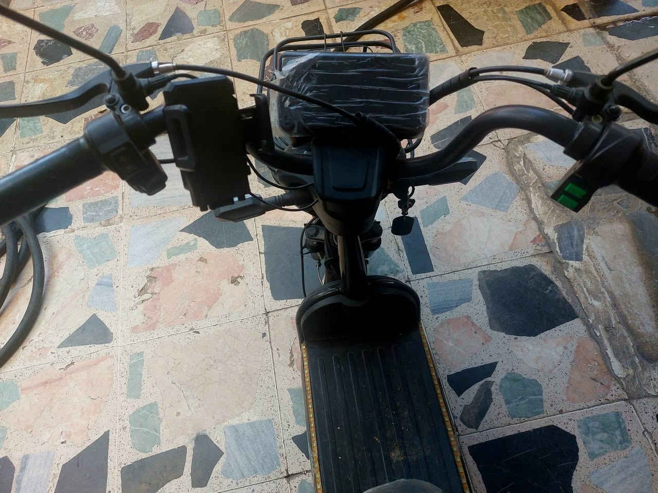 فرۆشتن بەپەلە (للبيع مستعجل في السليمانية)
​پاسکیلی کارەبایی (حجم 14 - 500W):
​دۆخی پاسکیلەکە (حالة الدراجة): زۆر خاوێن و سەلامەتە و هیچ کێشەیەکی نییە، تەنها عەقڵی تیدا نییە و پێویستی بە عەقڵە. پاترییەکەشی لاوازە. (الدراجة سليمة ونظيفة جداً وما فيها أي مشكلة، فقط لا يوجد عقل وتحتاج عقل، والبطارية ضعيفة).
​سعری کڕین (سعر الشراء الأصلي): 325,000 دینار.
​سعری فرۆشتن (سعر البيع الحالي): 100,000 دینار (نرخێکی زۆر گونجاو بۆ کڕیاری جدی).
​هۆکاری فرۆشتن (سبب البيع): بۆ من بچووکە (صغيرة بالنسبة لي).
​شوێن (الموقع): سلێمانی - جادەی هۆکاری (السليمانية - جادة هوكاري).
​بۆ کڕین و پەیوەندی نامە بنێرن (للتواصل واتس اب 7510068253


**إذا كنت صاحب هذا الإعلان وتريد حذفه لأي سبب، رجاءا أرسل رسالة إلى الدعم الفني**