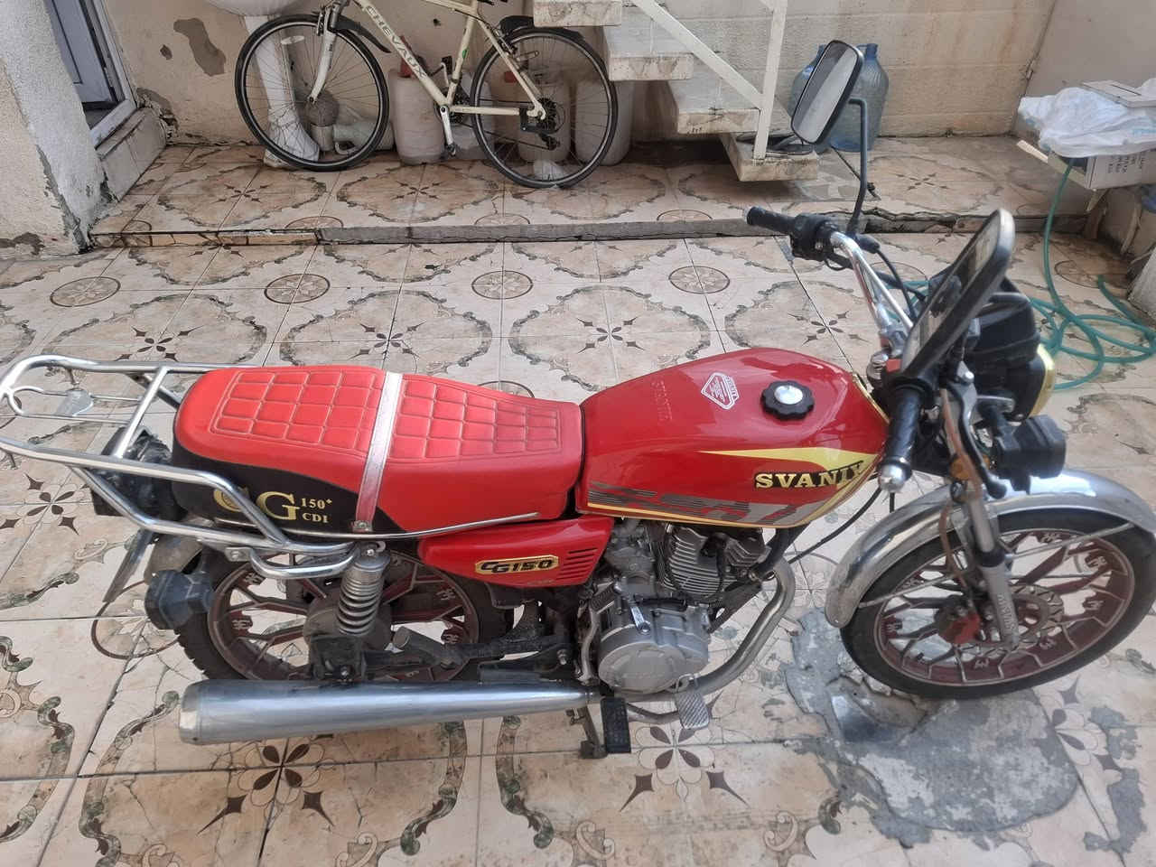 سلام عليكم دراجتي نوعيه سافين موديل 2024 استخدام ٧ اشهر فقط بعدهاا وكاله مثل ما موظح بصور شخط ما بيهاا كله شغال هورن اشاير ليد كله سلف واحد شغل وتطلع بيهاا مكينه 150 cc منفيس اصلي مالهاا موجود شراي يطب خاص او راسل عل واتساب ***********
