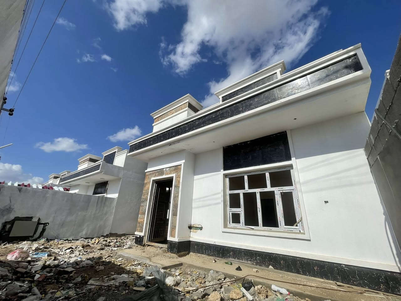 بيت مجمع اليرموك ٦كيلو خلف القياده ٢٥مقدمه
٢٠٠م طابق واحد شارع ٢٠   ومقابل شارع ١٥ البيت غرفتين و صالة و مطبخ وستقبال وصحيات عدد٢وكراج سياره وحديقه 

سعره الكلي ١٥٠

٢٥الصاحب البيت 

١٢٥علمصرف العقاري تسديد ٦٥٠الف بلشهر تسديد يدوي 

مكتب كريم العبيدي 

***********
