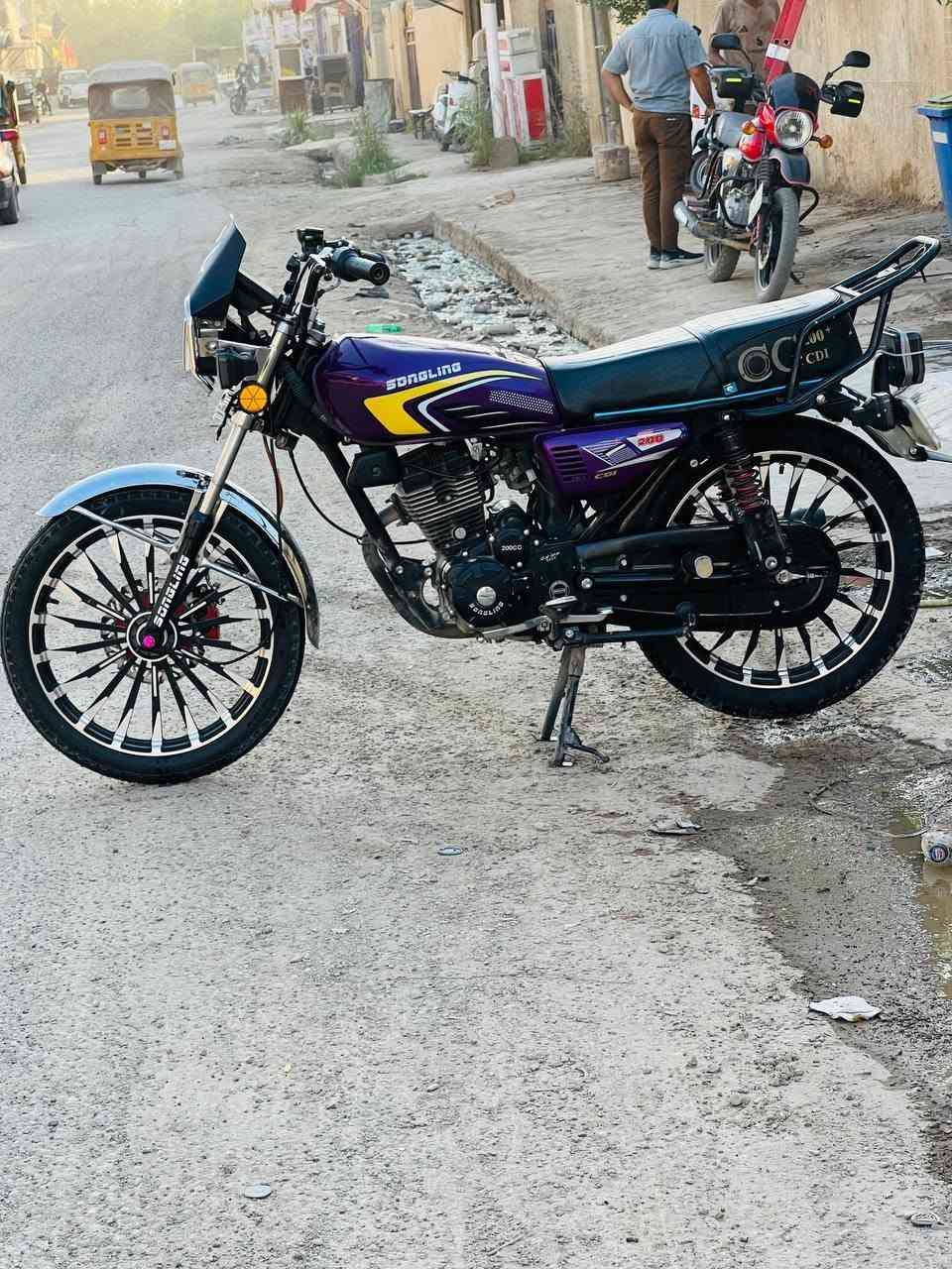 سيفان اسود موديل 2026مكينه 200cc
س دراجه مال بيت استخدام شخصي مكاني بعقوبه تفاصيلها خاص وبيها ورقه كارتونيه صارلها تقريباً 4 اشهر من اخذتهه زيرو 
***********

