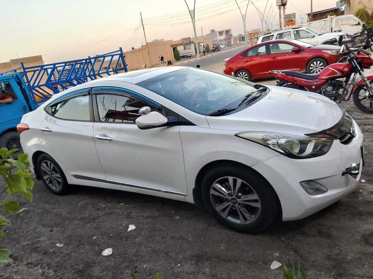 سلام عليكم 
النترا موديل 2012خليجي فول عده (بصمه)
السياره كامله من كلشي ترايك للبصره 
1. تحكم استيرن قطعتين 
2. شاشه بلادي كامره خلفي 
3فتحه سقف 
4حساسات خلفي امامي 
5تبريد +تدفئه فول 
السياره بيهه هلال مال جاملغ الخلفي صبغ بصيط
السياره جاهزه من كلشي نكره سلف 
السعر 123$وبيهه مجال حك الجيه 
مكان السياره الرمادي الجزيره البعلي الجاسم المحطه الثانيه 
هاتف ***********
