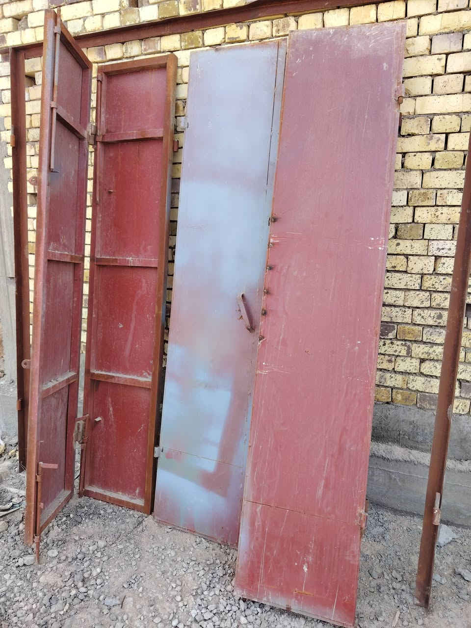 باب محل عرضه  مترين ونص الباب تفصال فصلته وجبته وما بنيت محل وضل بمكانه بعده جديد دفتري تفصال الستعر خاص للستفسار ***********
