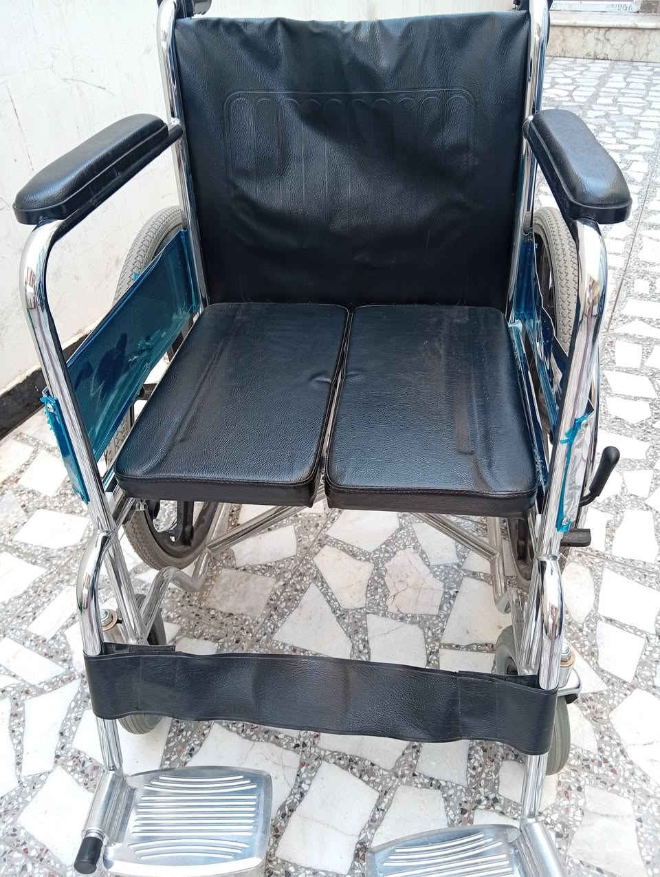 السلام عليكم عندي عربانتين جدد وحدة بالجيس والثانية طالعين بيه مرتين وحدة بيه بريك والثانية حزام كلش حلوات ومريحات وعمليات سعر الوحدة ب150بس الله شاهد ماخذة وحدة ب225 وحدةب210 الي تحب تتفضل تراسل


**إذا كنت صاحب هذا الإعلان وتريد حذفه لأي سبب، رجاءا أرسل رسالة إلى الدعم الفني**