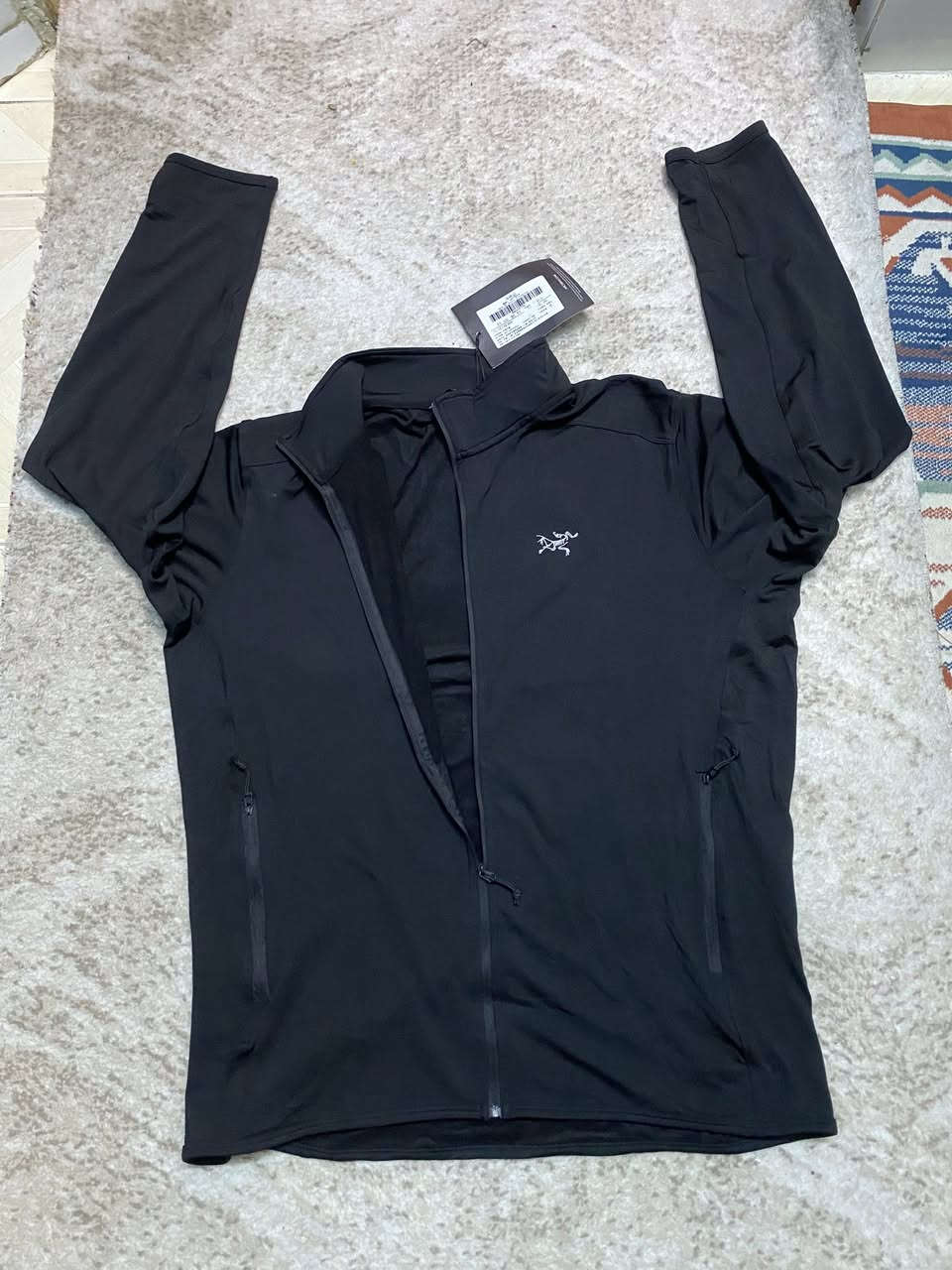 arcteryx
orginal
size XL~2X
توصیل جمع
بالە غیرمستخدم
نظافە %100
***********
