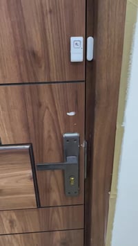 جهاز أمان الباب • انذار قوي • شغال ببطارية