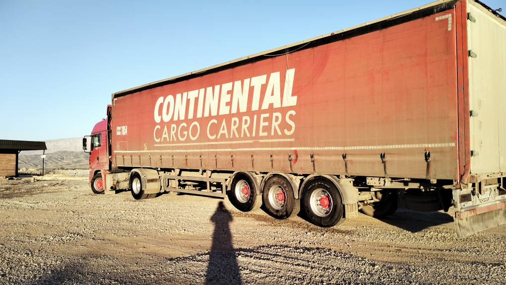 مان تێگا 2003 ڕەقەم تازە
عەرەبانە شمیتز سسەفحەومحاجر
تاقم تایە تازە
گێڕ و مەکینە تازە
تاقم کارەبای  و هەوا تازە
تاقم چوپ
چادر کامل تازە
سەیارەکە بەدەست خۆمەوەبووە
***********

ماڵی دۆستە دار بنديهكان, السليمانية
