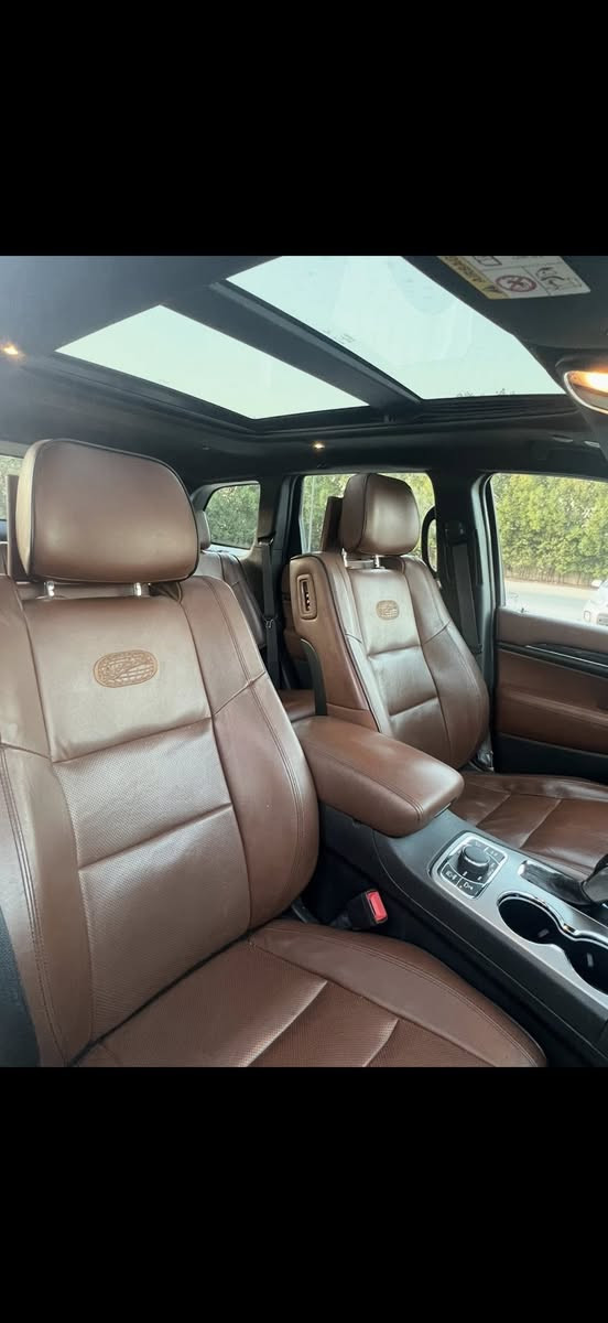 جيب جراند شيروكي 2020 ( اوفرلاند )
خليجي هارلم 
فول مواصفات جكات بانورما ٣ شاشات (اعلى مواصفات بل جيب)
                 
.بيها بابين صبغ وجاملغ امامي عكس السايق 

محرك V6.  3.6

مواصفات.  Overland
بانوراما. 3 شاشات 
صندوق كهرباء
لايت و بلاجيكتور زينون
كشنات (  حار وبارد و جلد ميموري)
رادار جانبي 
اوتو بريك
ستيرن هيتر 

سيارة ماشية 74,000 كيلو . 
رقم سليمانية

سعر 280 بي مجال بسيط
واتساب ***********
