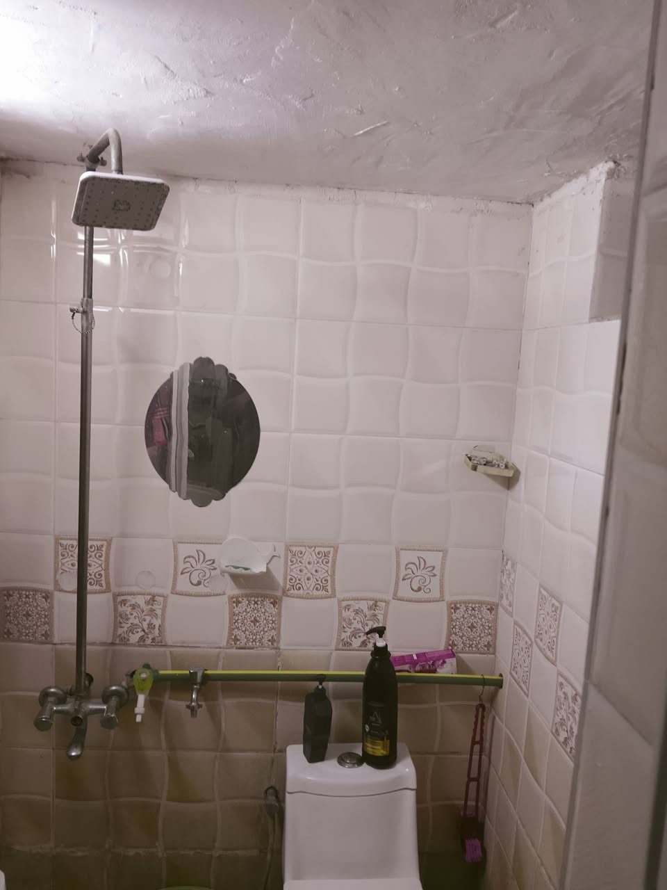 دار زراعي منطقه الدوانم    100متر واجهة5نزال20 طابق ونص غرفتين نوم+صارله+حمام خارجي عدد2 يبعد  على الشارع الرئيسي 30متر السعر 48 وبي مجال للاستفسار الاتصال على الرقم ***********
