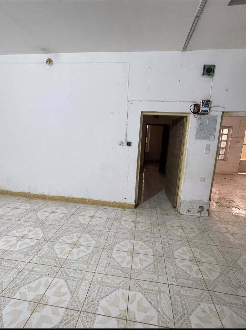 بيت للإيجار /  طابق واحد/الموقع /حله /شارع الطهمازيه /خلف اسماك الشجيري /مقابيل حي المعلمين 

يتكون الدار من :مطبخ -صاله -استقبال -غرفتين -مجمع صحيات 
السعر /350 قفل 
للاستفسار مراجعه مكتب عقارات اضواء المدينة ☎️***********
🌍عنوان المكتب /حله /شارع 80 جهه كربلاء -مقابيل اسماك الشجيري
