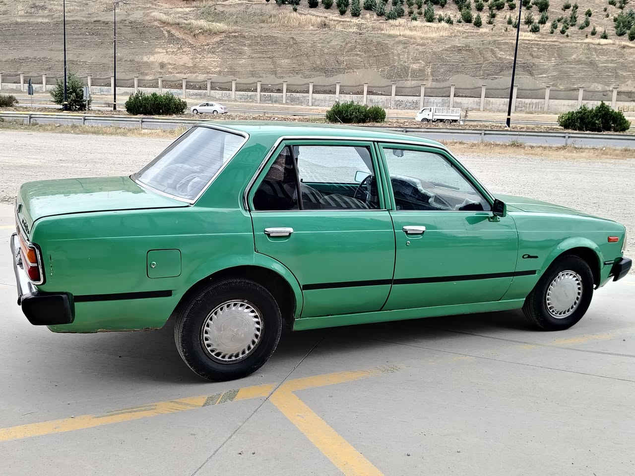 Toyota crona 1980
Nmwna la jwani
Kaml sayaraka be3ayba

Ba naw nakre. Sanaweshi Kall botawa

Sayaraka jaiza
Gerw makina zor mazbwta

LA slemanim

 ((  *********** ))
