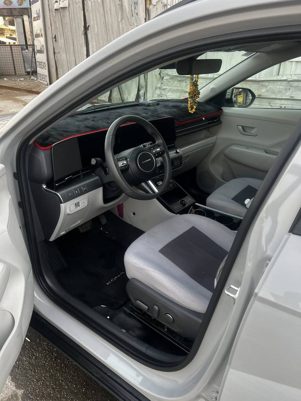 سلام عليكم للبيع كونه موديل 2024 فول عده الفتحه كير تعليك حادث بدايه البنيد نفسه مصلح ويرباك دركه فقط شواصي مكفوله سيارة جديده اي.نقص مابيها ماشيه 13 محرك 2000 
سعره 180 وبيها مجال عنوان الكفاح شارع الشيخ عمر 
***********
