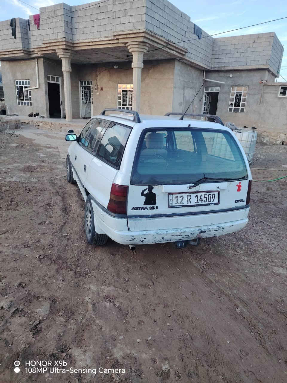 السلام عليكم  استرة استيشن 
موديل 1992
حجم 18 المرغوب
رقم نينوئ مصطرة 
كير محرك شرط 
صبق ما بيها 
بسمي تحويل شرط 
العنوان موصل ربيعه 
رقم الهاتف ***********
