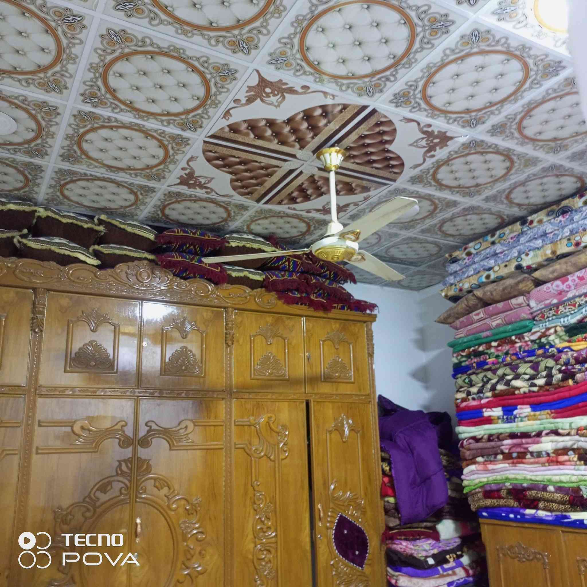 رهن بيت 100 متر بالحولي شارع 30 الثاني منطقة هادئة وراقية خلف مدرسة النسمات الرهن ب 25 
غرفة وصالة ومطبخ واستقبال وصحيات وطارمه البيت كلش نضيف درجة اولى
***********
***********
