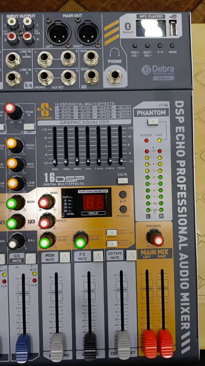 هذا الجهاز هو ميكسر صوت احترافي (Professional Audio Mixer) من سلسلة EVA التي تنتجها شركة Debra Audio. يتميز هذا الموديل تحديداً بكونه يمتلك 6 قنوات (Channels) لخلط الصوت، وهو مصمم للاستخدام في الاستوديوهات المنزلية، الحفلات، أو لإدارة الصوت في المساجد والفعاليات.
الحجز اتفضل خاص وتدلل


**إذا كنت صاحب هذا الإعلان وتريد حذفه لأي سبب، رجاءا أرسل رسالة إلى الدعم الفني**