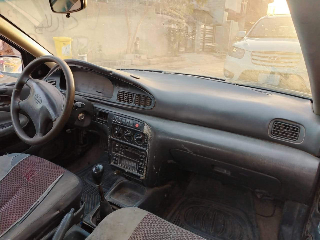 السلام عليكم
كيا سيفيا للبيع موديل 1995 
يرادلها تعمير شغاله خير من الله 
الاستفسار الاتصال بالرقم ***********
العنوان تقاطع القدس دور الزراعه
