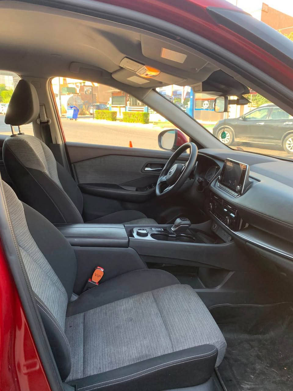 Nissan Rouge 2022
sv . awd 
تــــەنها بۆنیت سبوغ 
بێ ناو گرتن ، بێ تەعدیل 
ئێڕباگ سوکان و یەک شان
مەکینە / V3,15 تــــــۆڕبۆ 
ڕۆیشتن / تەنها ٤۰ هەزار میل 
ڕەقەم و سەنەوی نوێیە ٢٠٢٨ 

تەنها فرۆشتن ،
نرخ / ١٣٨$
*********** أربيل, العراق

