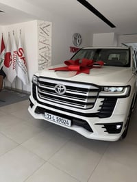 لاند كروز VX 2024 SAS بغداد ضمان مكفوله ومغلفه 07727429703