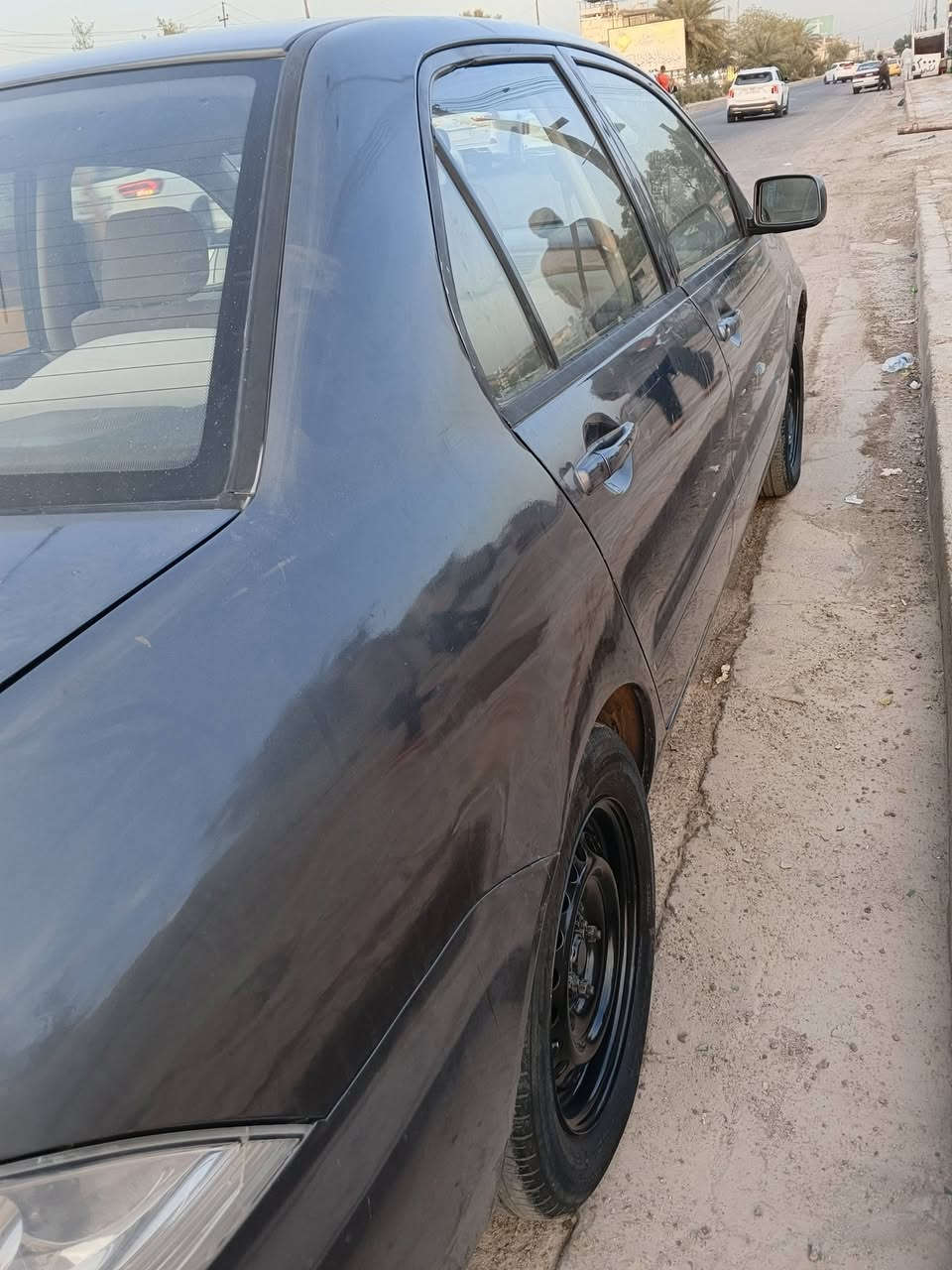 سلام عليكم النسر مسيوبيشي 20011 الشركه العالمه بيه الذيل صبخ والبنيد والصندوك كبريسر عاطل سعر 70 وبيه مجال ***********
