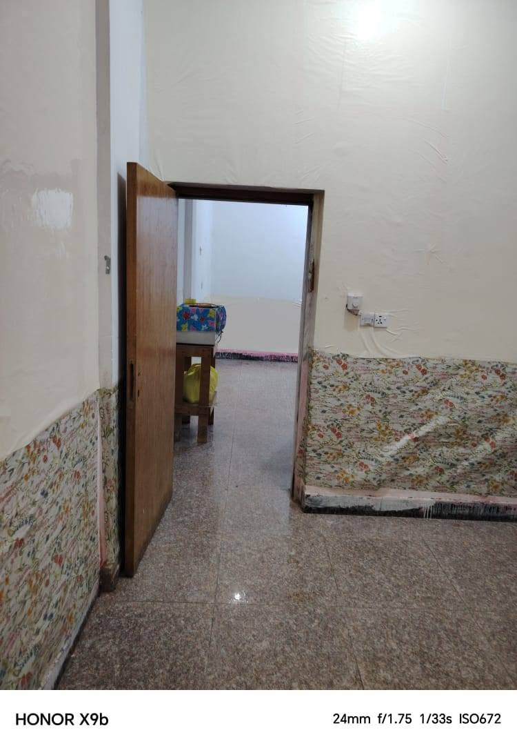 يوجد لدينا
شقه للايجار أرضية صغيرة مال عائلة نفرين

غرفة مطبخ مجمع صحيات

سعر الاجار 160 الف

الماء والكهرباء والانترنت واصل علينا

حله حي المهندسين قرب مركز تأهيل الجرحى

للاستفسار الاتصال على الرقم ***********
