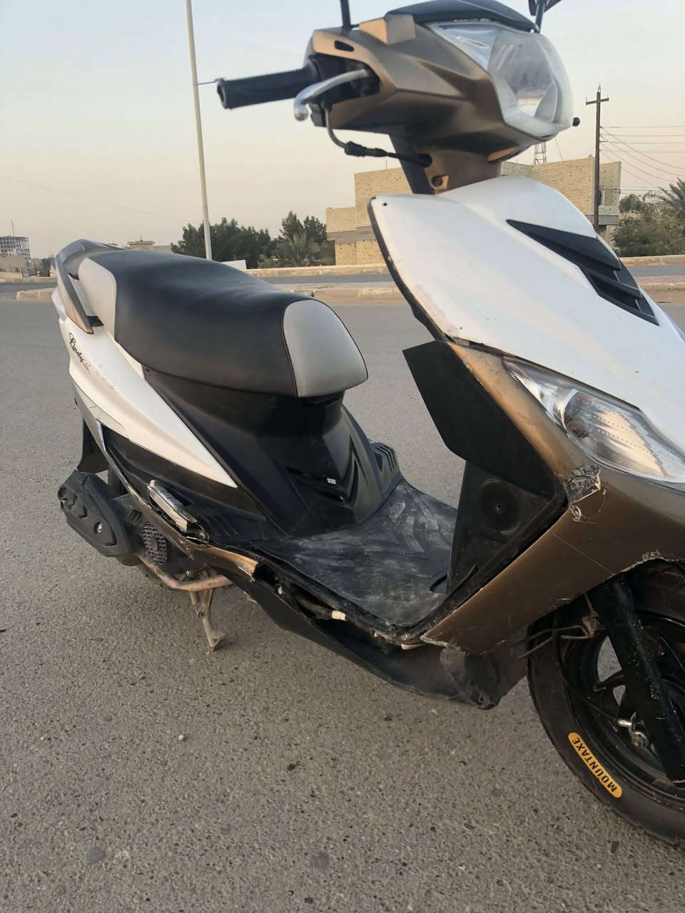 دراجة هاوجي للبيع ، الدراجة نظيفه ومحرك نظيف ومكفول شرط ع الفحص اما الگشر لا نظافة 90/100 لان عندي الصفاحية مكسوره كما موضوح بالصوره الدراجة كاملة من كلشي كهربائيات اشاير لايت عالي ناصي وزنون دبلات جديدة ومحرك جديد الله شاهد اصبانه ما ممدود عليه وشرط نگره صلف تجي وتفحص على راحتك الدراجة موديل ( 2019 ) وداخل گمرك وبي اوراق بس الاوراق مالاته ضايعه تاخذ رقم الشاصي وتسحب اوراقه من الگمرك الدراجة داخله گمرك بس ما مسجلة ، سعر الدراجة 850 وبيه مجال شي بسيط مكاني الرمادي الورار وهذا الرقم للتواصل وللاستفسار اكثر *********** واتساب فقط
