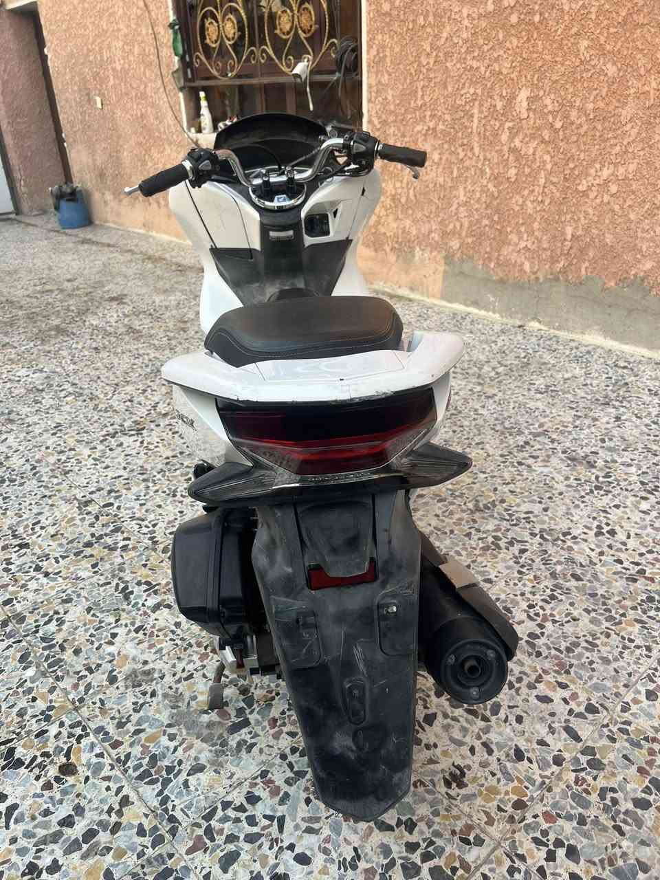 دراجة PCX جيل الثالث  مكفولة كفالة عامة  كوري  السعر 12  مكان بغداد الشعب  للاستفسار ***********
