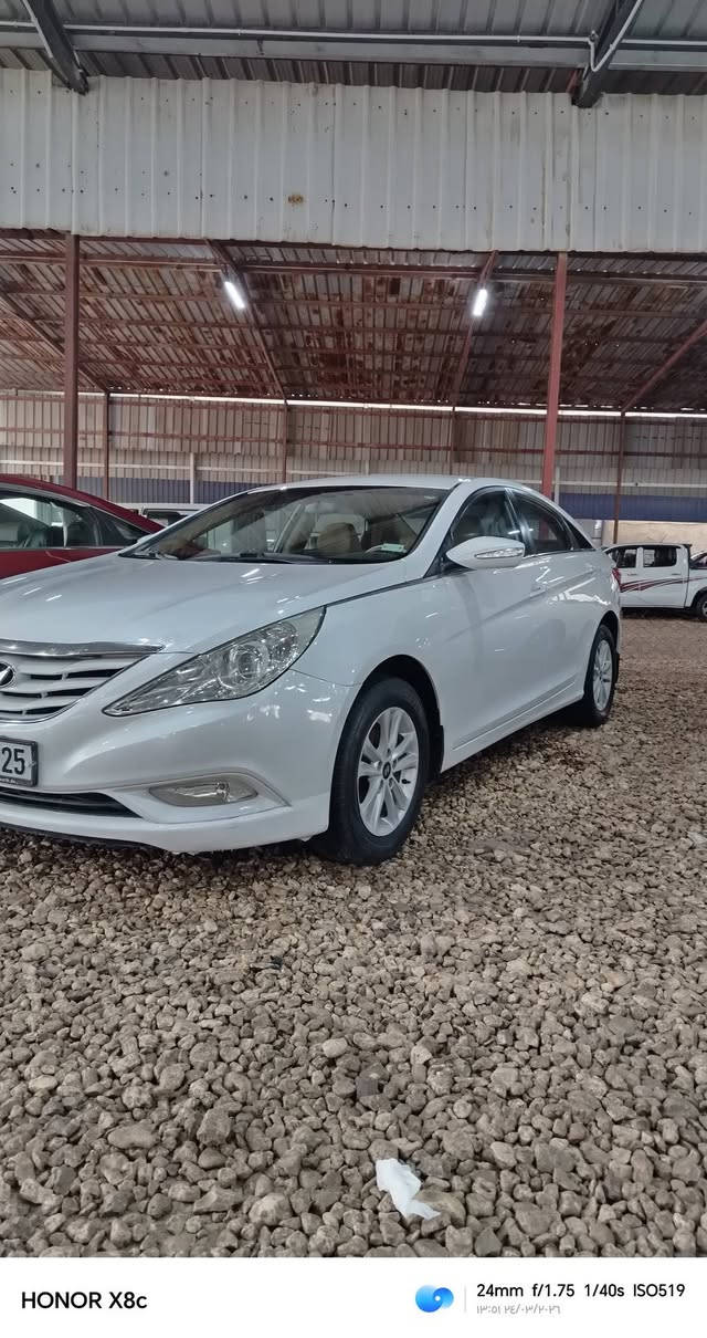 السلام عليكم سواته موديل 2011كفاله بيهه بارد شي بصيط بجهت الباب العبري السياره خليجيه داخل بيجي مواصفات عاديه تريد وكاله تريد تحويل كامله مكمله ما حداديه تخم تاير باور تبريد السعر 130وبيهه مجال شي بصيط الستفسار ***********
