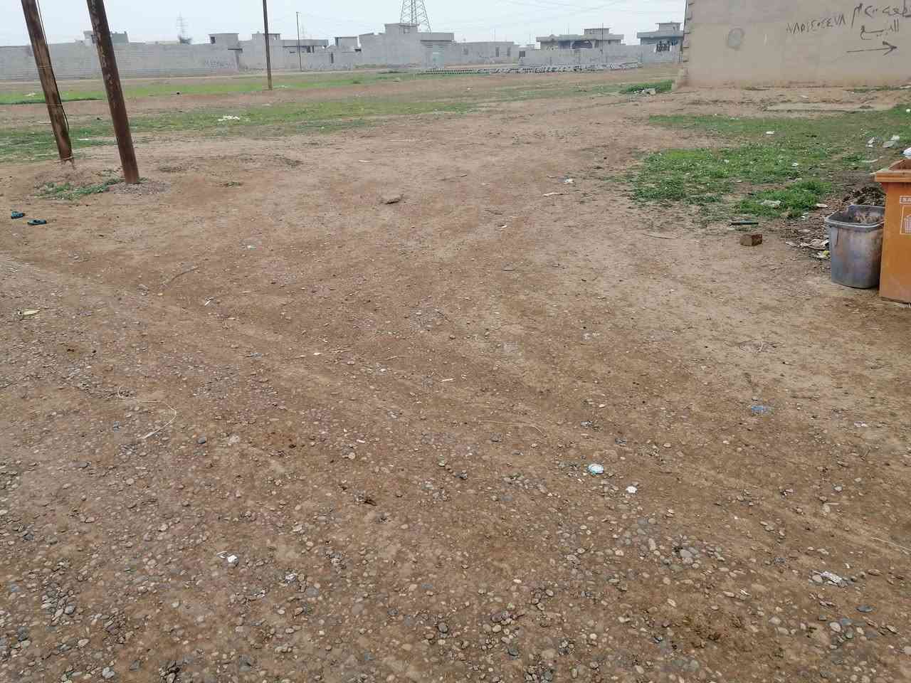 قطعه ارض للبيع مساحه 230 خلف قاعة ليان سعرها 6 ونص وبيها مجال ***********
