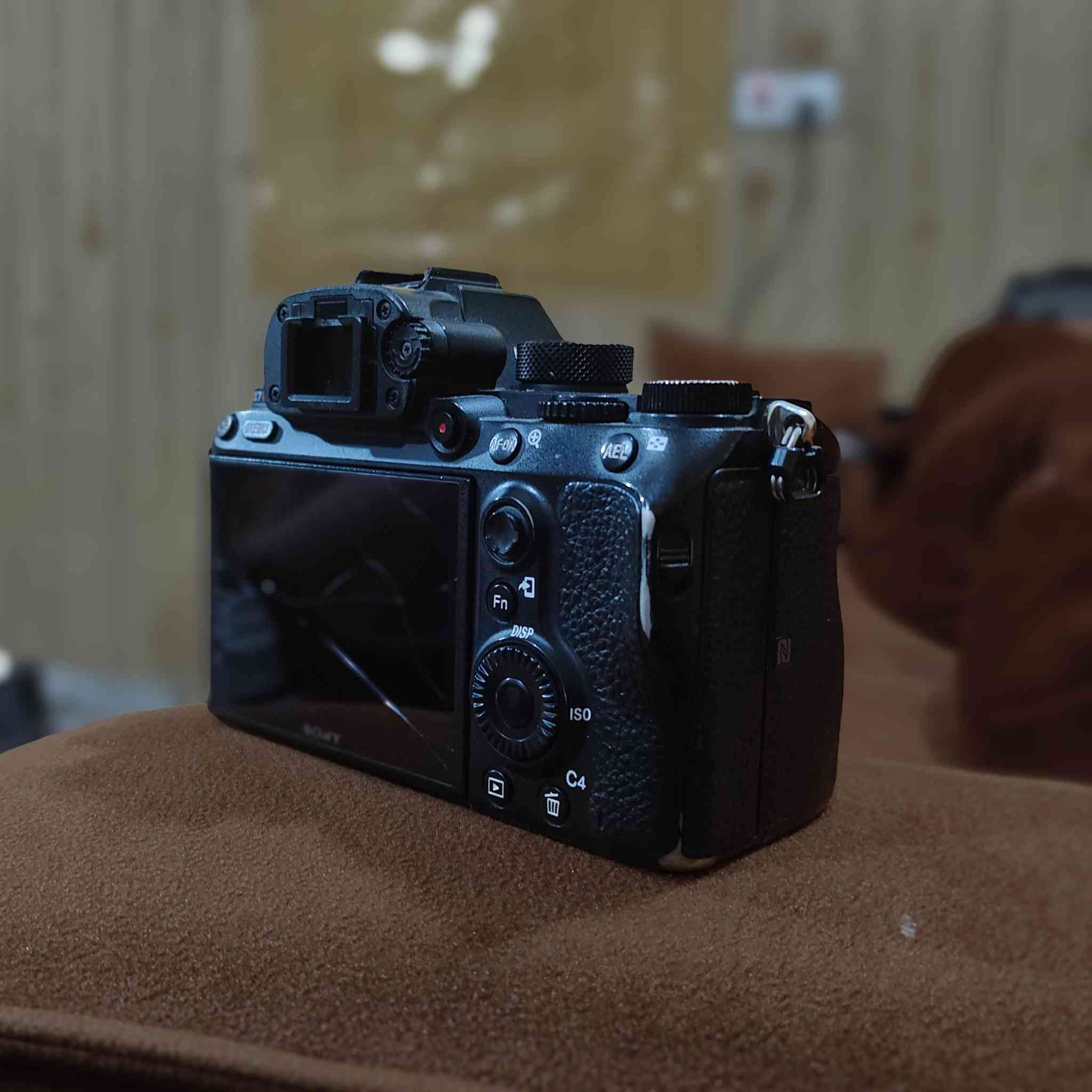 sony a7Riii
كاميرا سوني R مفطرة الشاشة لمس شغال
كاميرا آداء 100% نضافتها مثل ما موجود بالصور
Shutter 70k
كارتون + بطاريه + شاحن 
 السعر : مليون و 160


**إذا كنت صاحب هذا الإعلان وتريد حذفه لأي سبب، رجاءا أرسل رسالة إلى الدعم الفني**