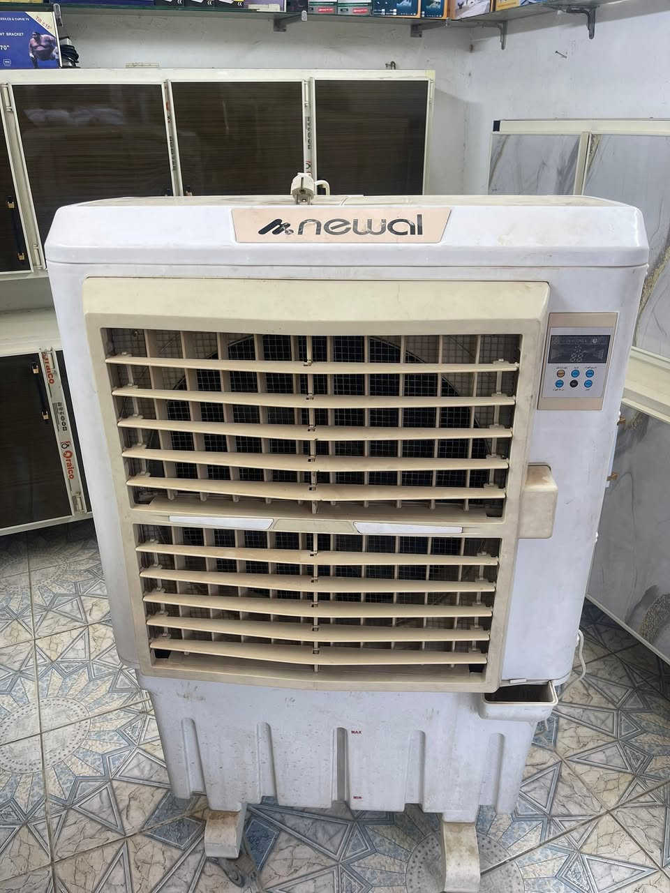غراض مستعملات للبيع سنك مترين مرمر احطاطه ويا زاويه  كلش انضاف وكنفيره الحجم الجبير كلش نضيفه وشافطت طباخ وماطور وقنينه غاز عراقيه ***********
