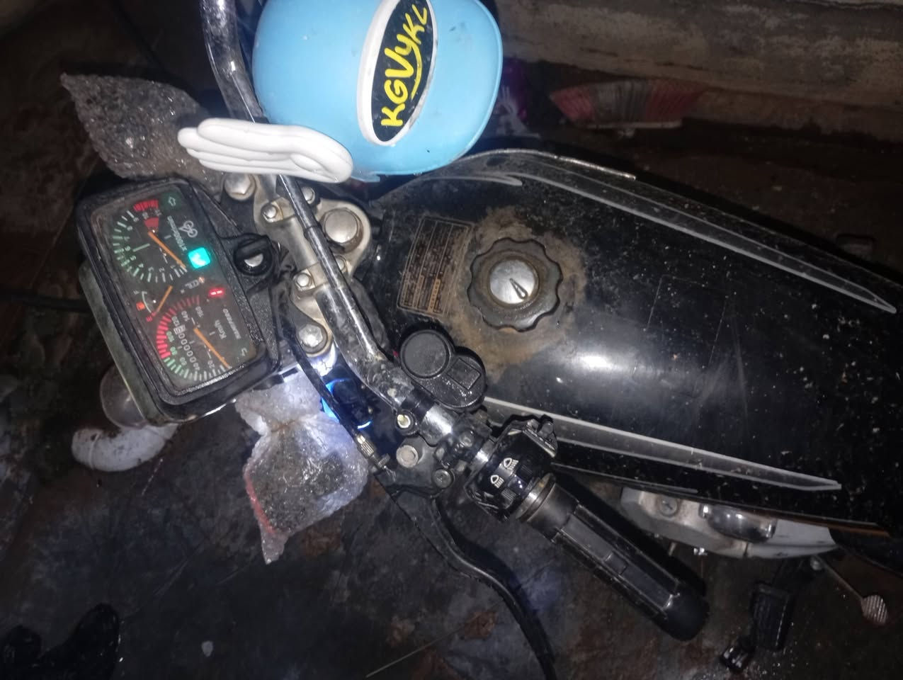 سلام عليكم دراجه للبيع مديل 21خمسه كير سلف شغال اوراق بيها 6كمرك مدفوع دراجه كهاربايات شغاله كامله تايرات جدد المكان ديالئ جلولاء السعر 380وبي مجال ***********بي واتساب هم
