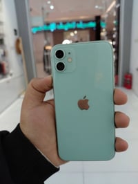 ايفون ١١ عادي شرق اوسط بطارية ٧٥% ذاكرة ١٢٨ 07832588591