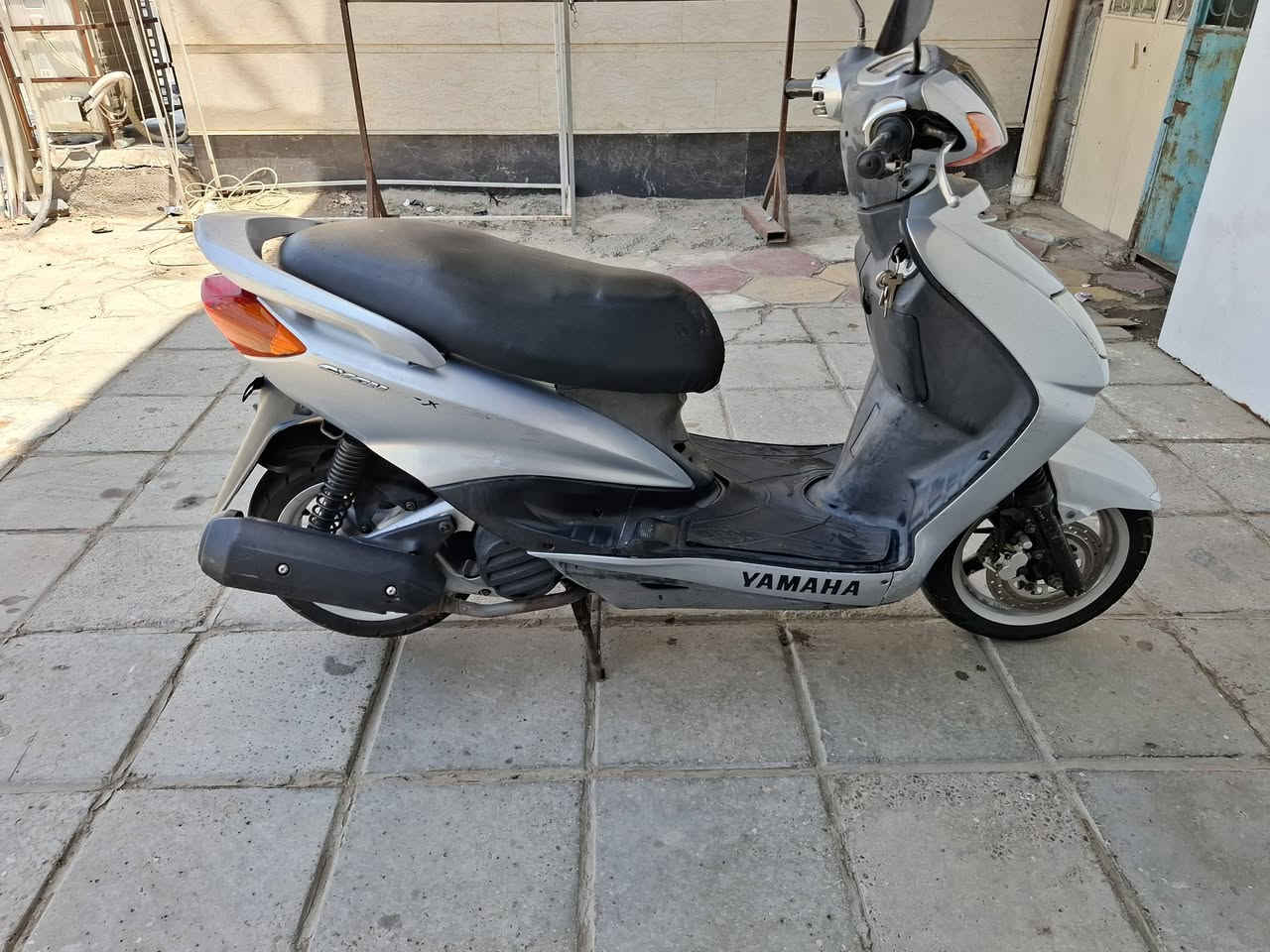 السلام عليكم سكنس نثيه ١١٠ ياباني ستان كهربائي دراجه ناعمه كهربائيات كلهه شغاله تايرات جدد كابريت خطين /مكاني بغداد الشعب/٨٠٠ وبيهه مجال /***********

