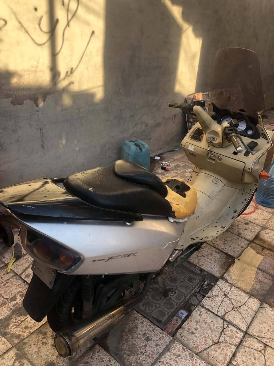 السلام عليكم درجة فورزه 6 0البيع سعره 600وبيه مجال الريدهه ينتصل بل رقم ***********

