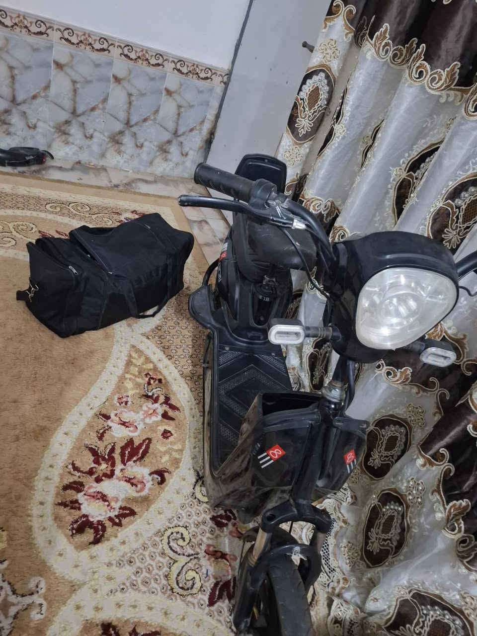 دراجة شحن s8 حجم ١٦ جديده ونظيفه وبطاريات عدد اربعه وكاملات صار شهر من اشتريتهن بالباكيت وشرط الفحص سعرهه ٢٢٥ وبيهه مجال خاص المكان التضحيه الرقم ***********
