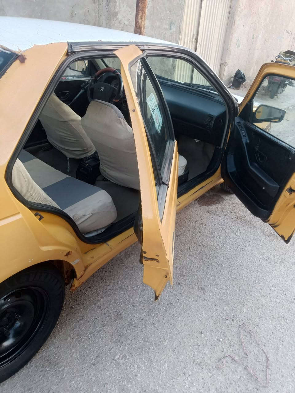 بيجو ربعميه وخمسه كفاله عامه كير ومحرك جدد تخم تاير جديد سعر 18مجال قليل رعيه جهازه مغلق ***********
