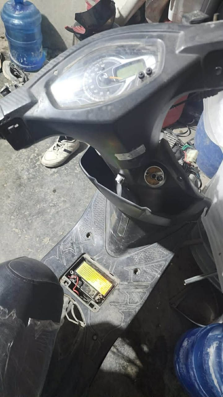 سلام عليكم دراجه سكن صيني محرك ما مفتوح نقص دراجه قبق هندر وسلف وكفر امامي جيب وشغل سعر 180..للاتصال ***********
