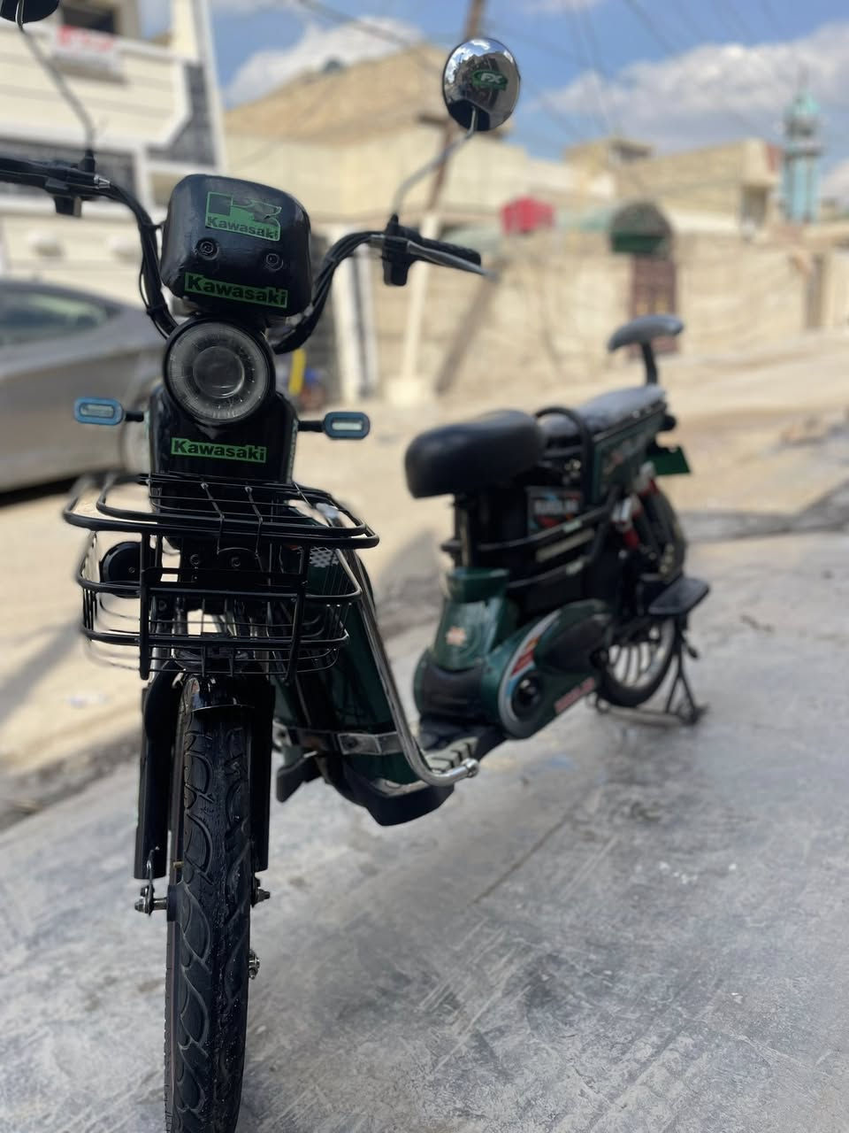 السلام عليكم دراجه شحن حجم 20الدراجه كلش نضيفه وسريعه الدراجه 5بطاريات كهربائيات كلهه شغاله ما بيهه اي نقص وياهه شاحنه اصليه السعر 275 مكاني بغداد الامين الثانيه ***********-***********
