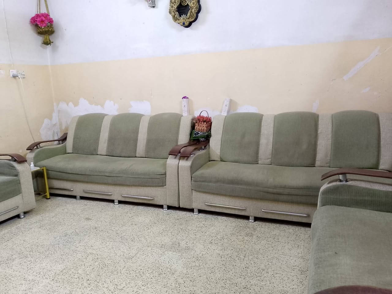 بيع مستعجل السلام عليكم للبيع طخم نضيف بس موفول تعال وتشوف بعينك العرس 60وبي مجال حك جيتك مكاني موصل الجديده رقمي وبي واتساب‏‪***********‬‏وتحياتي
