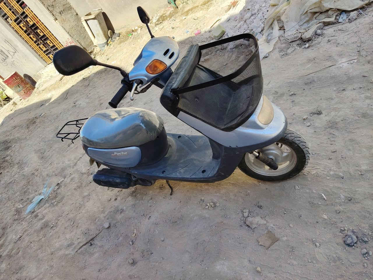 السلام عليكم
دراجه مال رمبه صارلي شهر من طلعته 
عارضه ب مليون ٥٠ وبيه مجال 
مكاني حله 
***********
