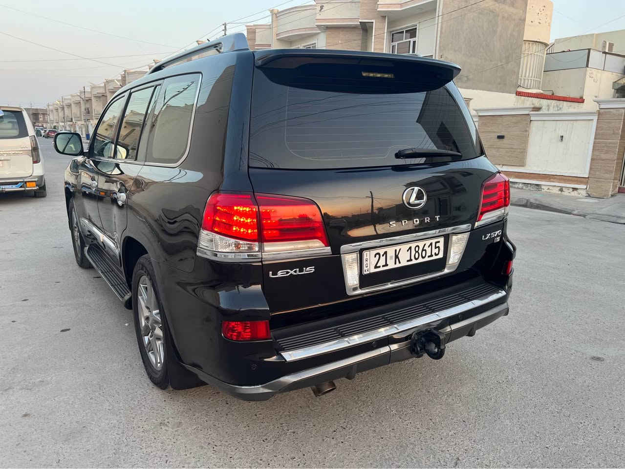 السلام عليكم للبيع او مراوس بسياره اقل  
لكزس LX570  2012   سبورت S اعلى فئه بالكزس مواصفات الكزس معروفه بريم كفاله عامه من صبغ وضربه او فتح  كلشي بيها على وضع الشركه ماشيه 97 السياره كلها على البلاد ما ملعوب بيها من محرك وكير وتبريد و صدر جكات صعود ونزول  فقط بيها مكانين بارد صغار  
رقم سليمانيه سنويه 2030 باسمي تحويل مباشر  
السعر 375 وبيها مجال للطيبين 
*********** 
*********** بغداد, العراق
