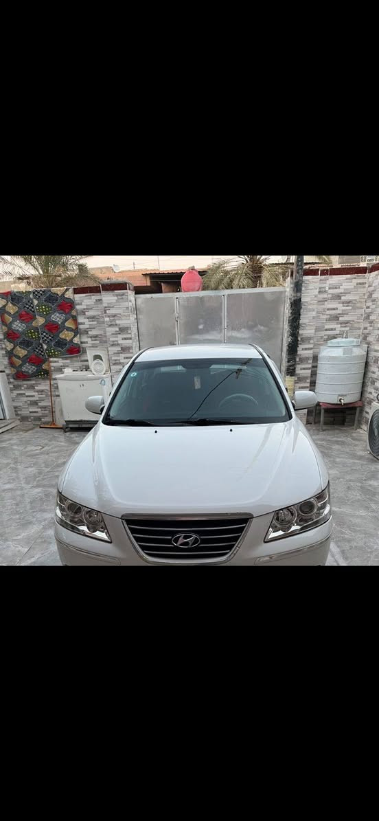 السلام عليكم سياره للبيع سوناته مقدس موديل 2012 كوري رقم بصره بسمي مكفولة من الضربه مكان البصره القرنه رقم الهاتف ***********
