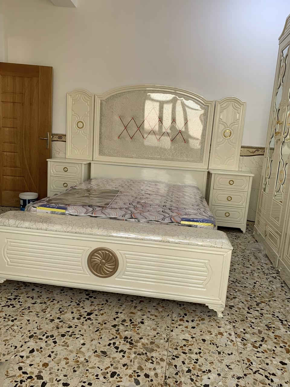 #معرض الورود💐
من اعمال الطبقه الاقتصاديه🫶
موديل نجمه🍂🧭
موديل من ضم التصاميم التركيه بعمل ايادي عراقيه 🇮🇶عالية الجوده شغل الوجه ١٢ملم🤏 الداخل صاج طبيعي الضهر جرجوبه براغي لسهولة الفتح والشد 

السعر :مليونين فقط!! مع الشد والنقل 🚛🚛مجاني لبابل والمحافظات المجاوره

العنوان🍂
الحله شارع ابو القاسم مجاور ابو القاسم

للأستفسار مراسلة الصفحة 📩
او الاتصال ☎️ ☎️
(*********** )

يتوفر  Viber / 
‏WhatsApp
